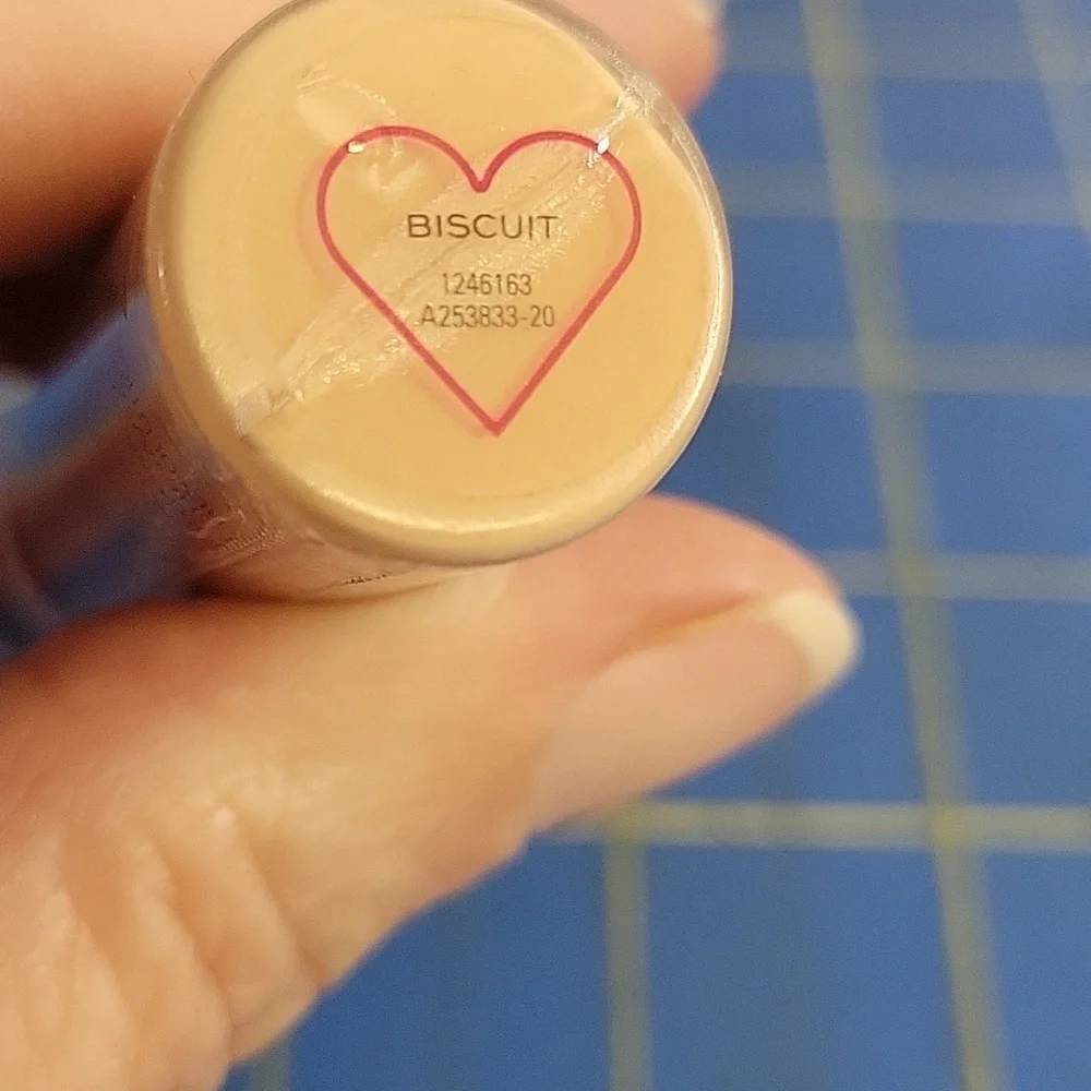 I ❤️ Revolution Heart Breaker Concealer 12ml Bisquit New